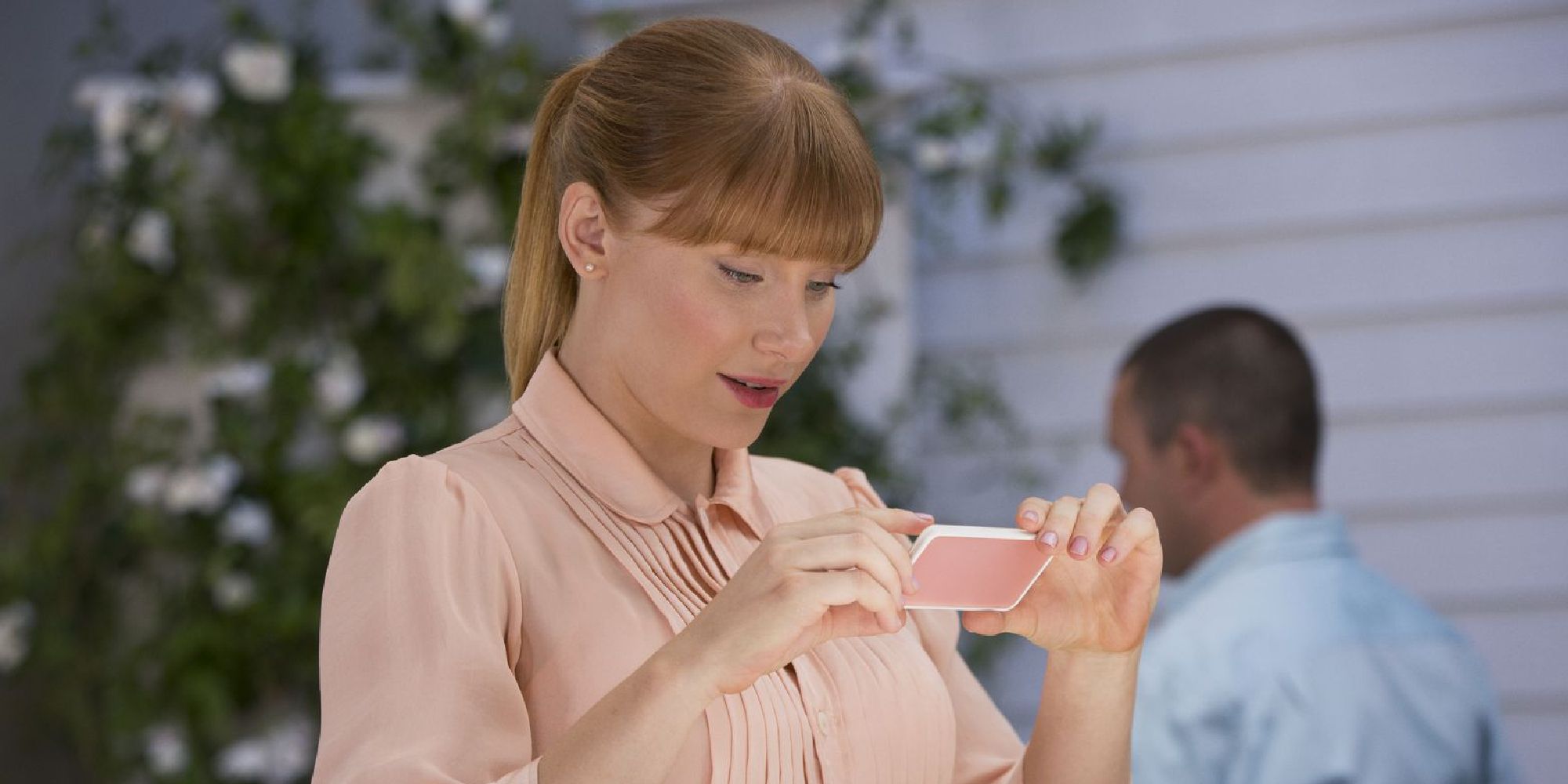 Bryce Dallas Howard looking at the phone in Black Mirror's Nosedive