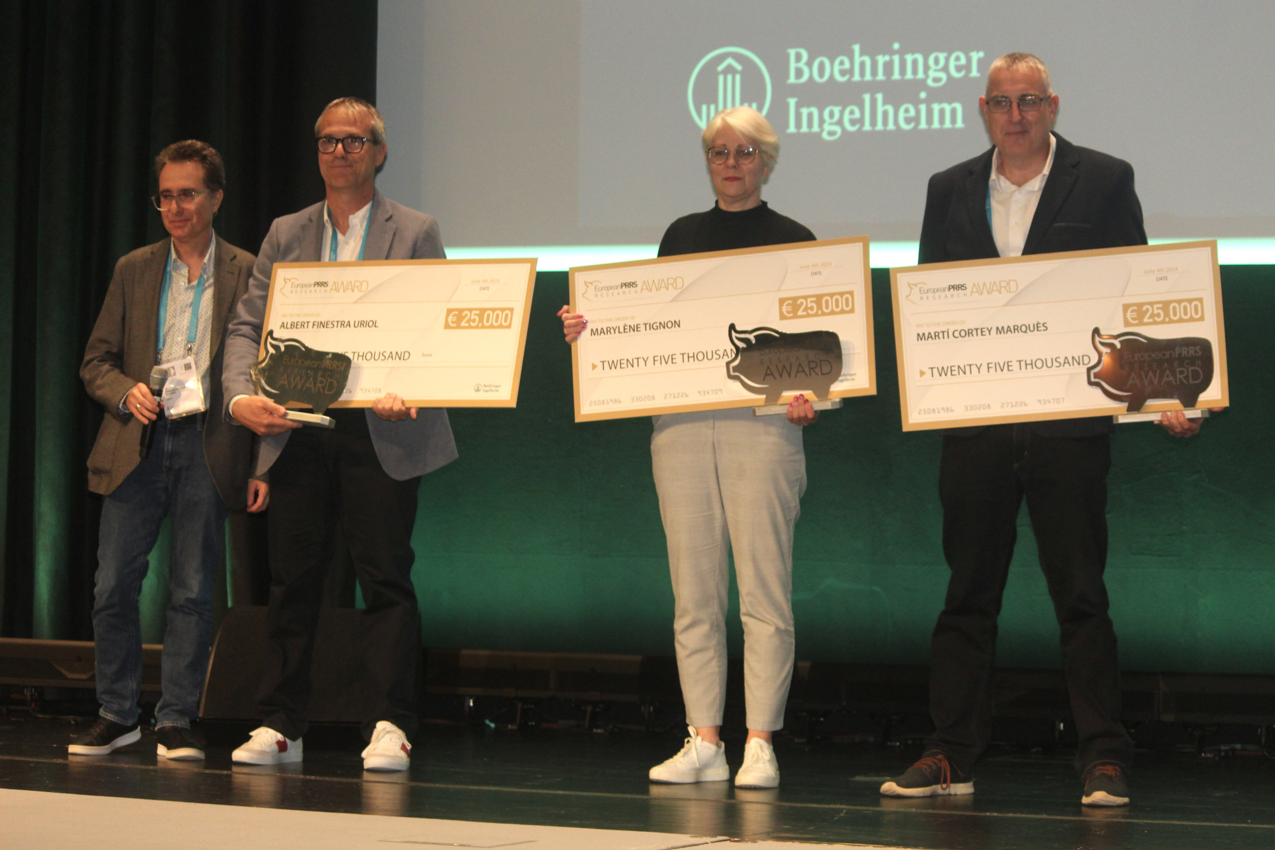 The 3 prize winners of the European PRRS awards, with from left to right Albert Finestra Uriol, Marylène Tignon and Marti Cortey Marqués.